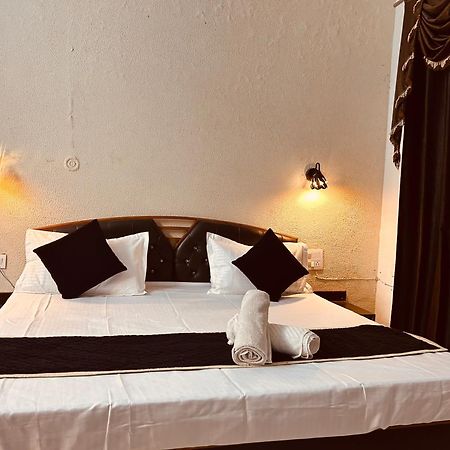 The For You Hotel & Restaurant Rishīkesh 外观 照片