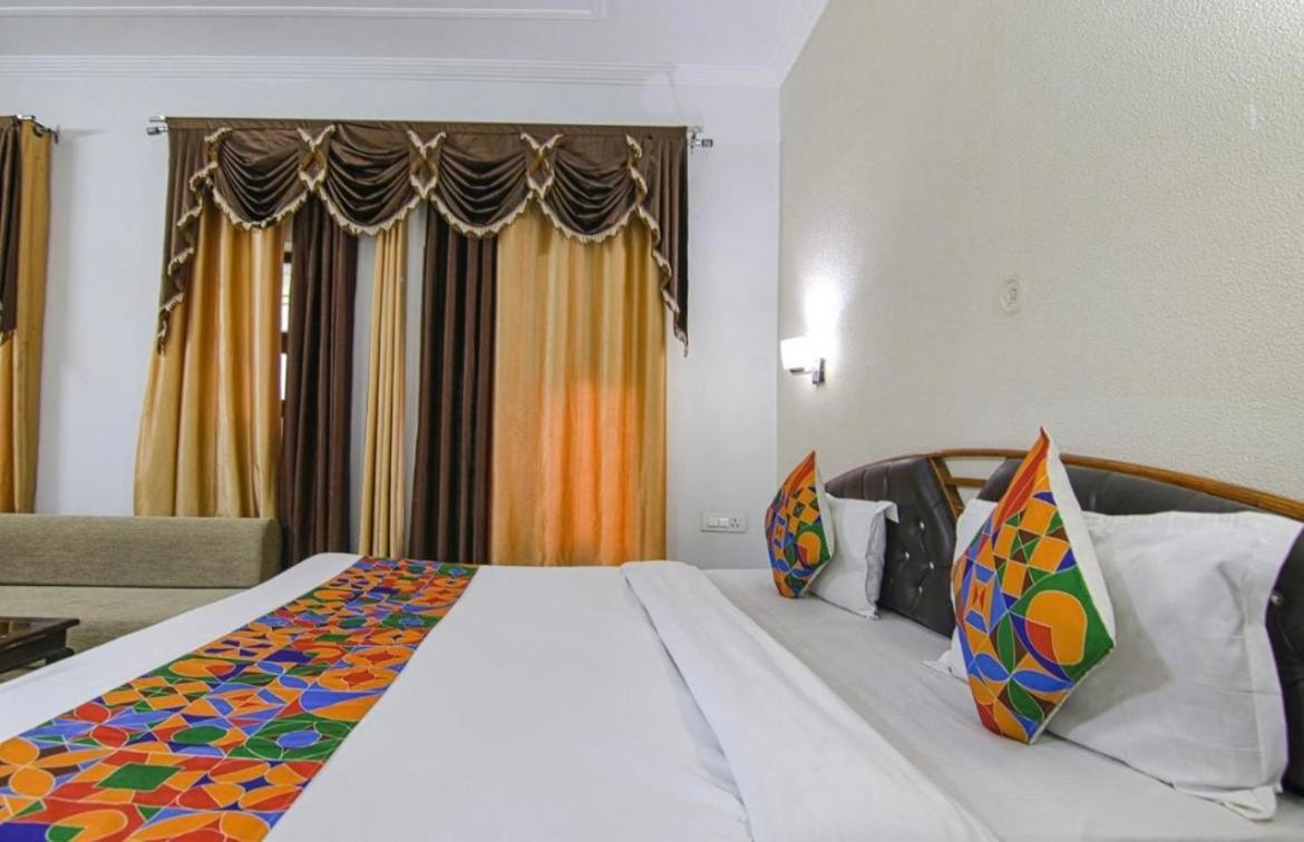 The For You Hotel & Restaurant Rishīkesh 外观 照片