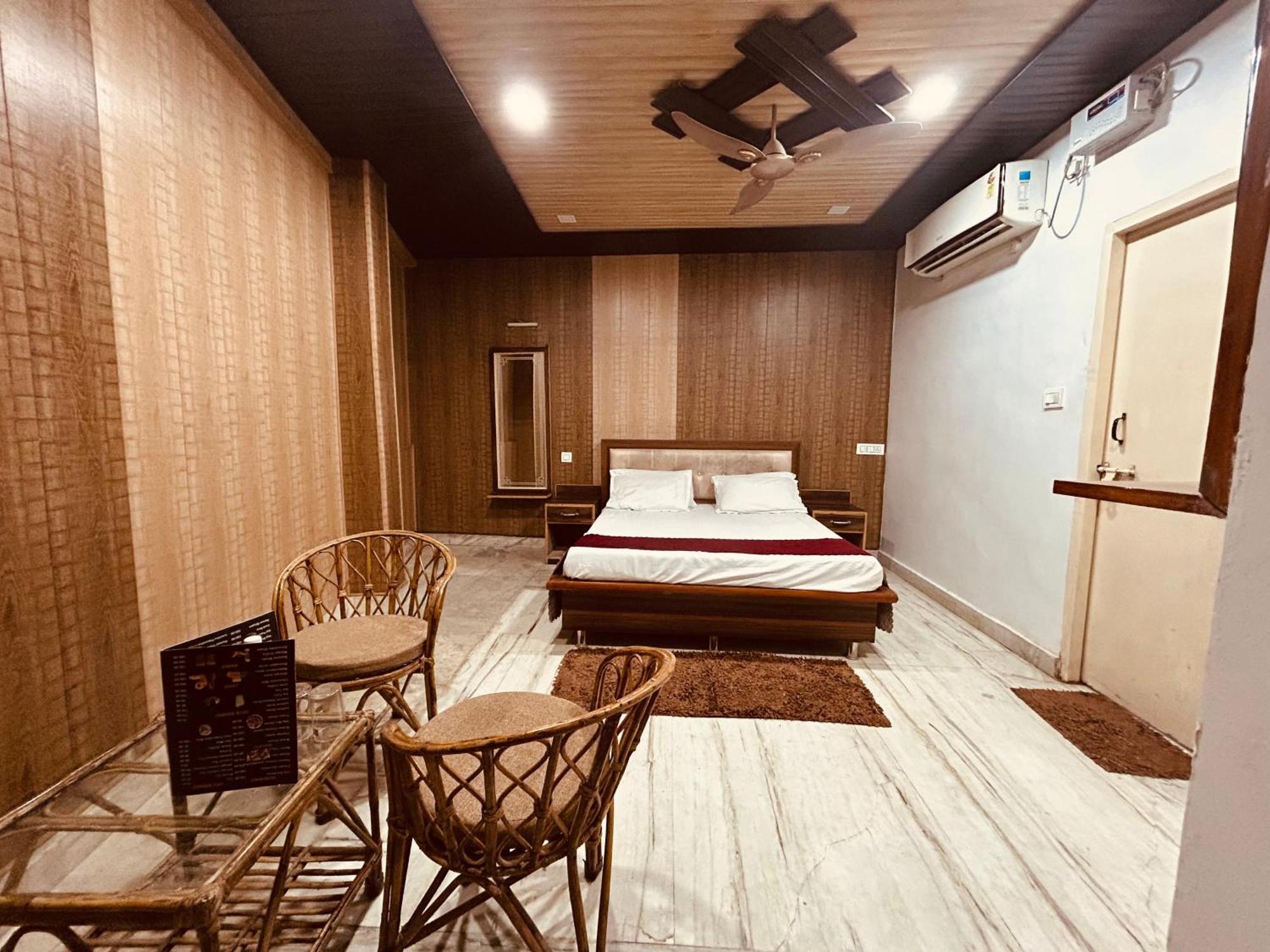 The For You Hotel & Restaurant Rishīkesh 外观 照片