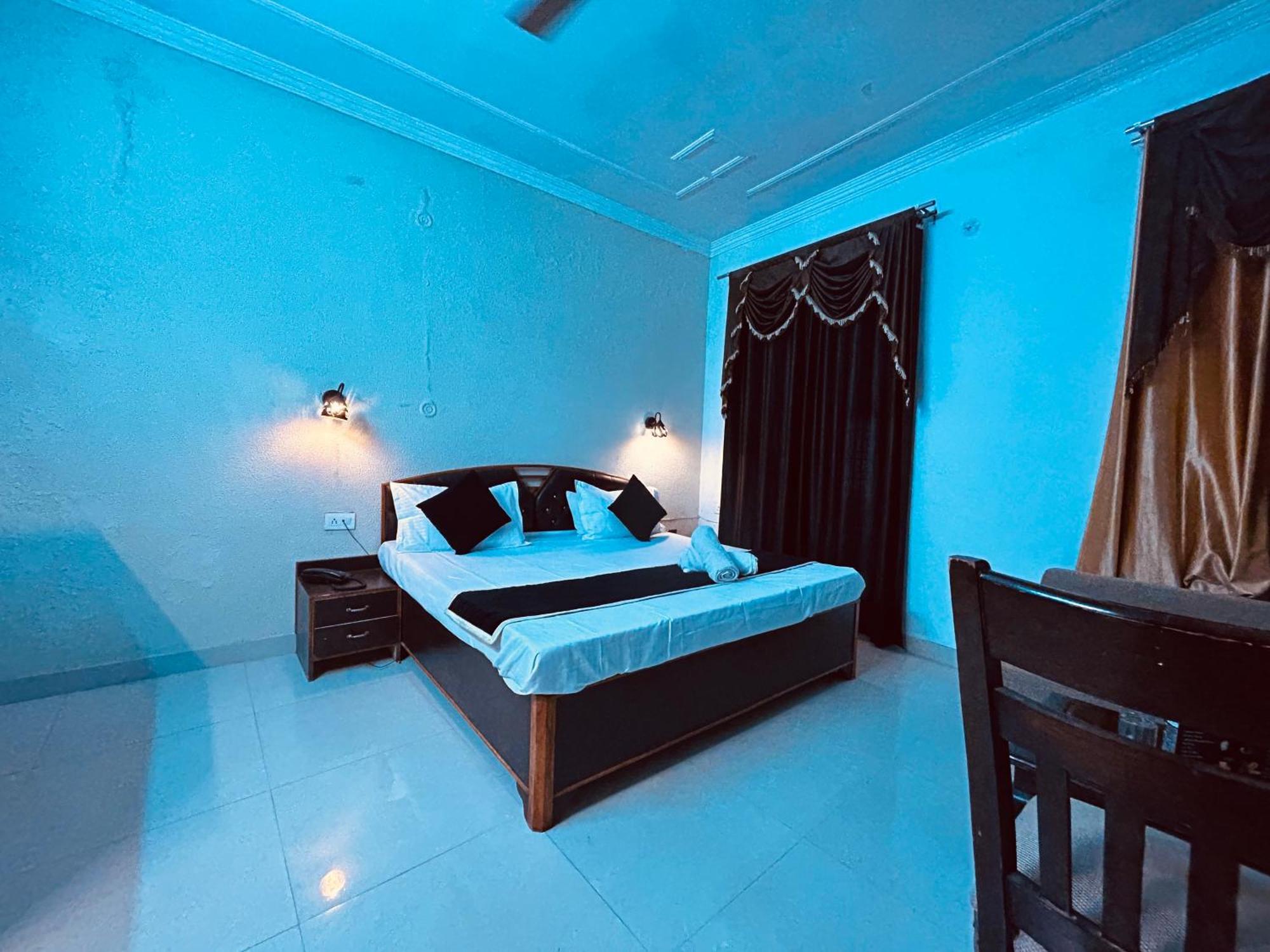 The For You Hotel & Restaurant Rishīkesh 外观 照片