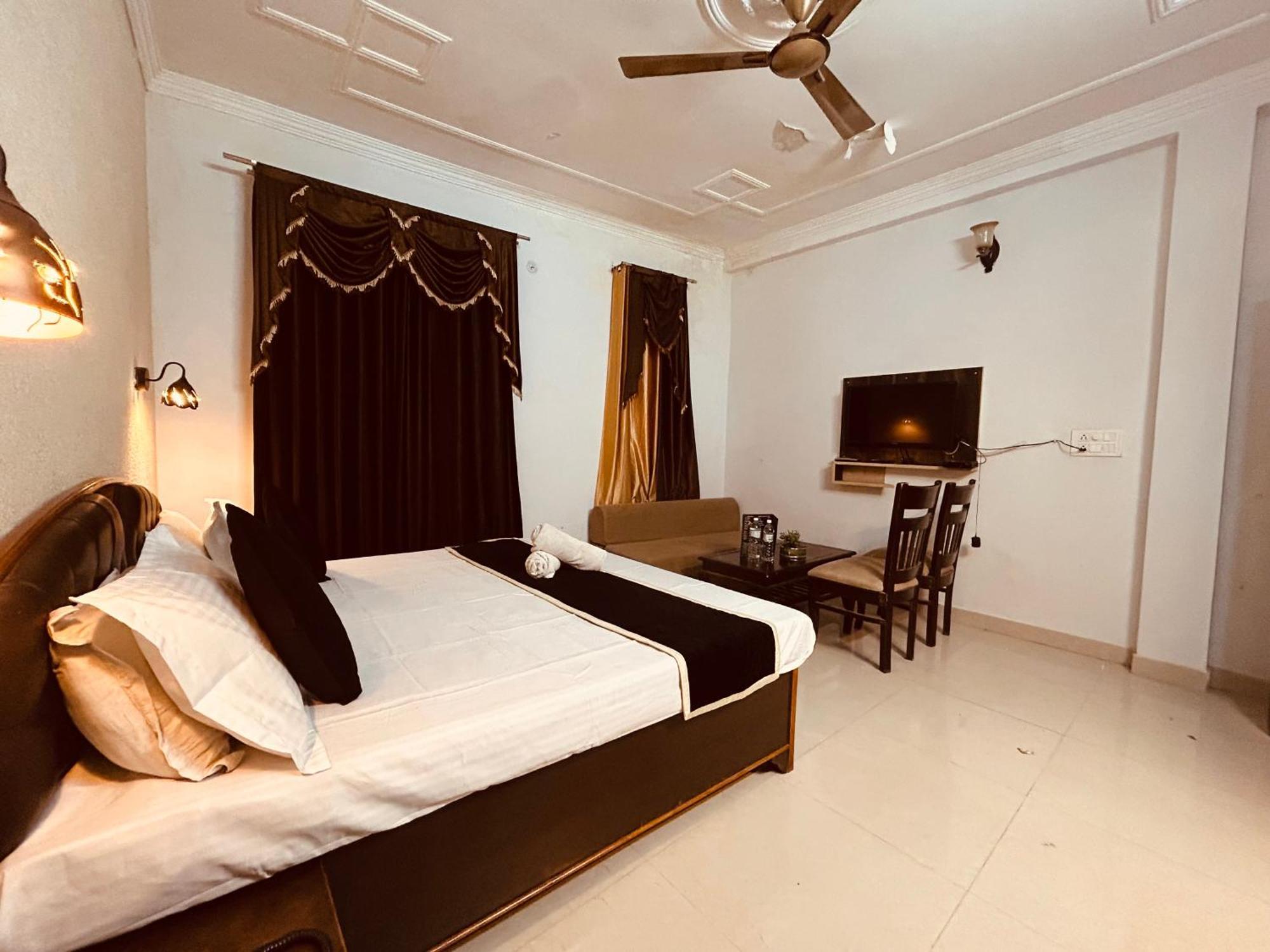The For You Hotel & Restaurant Rishīkesh 外观 照片