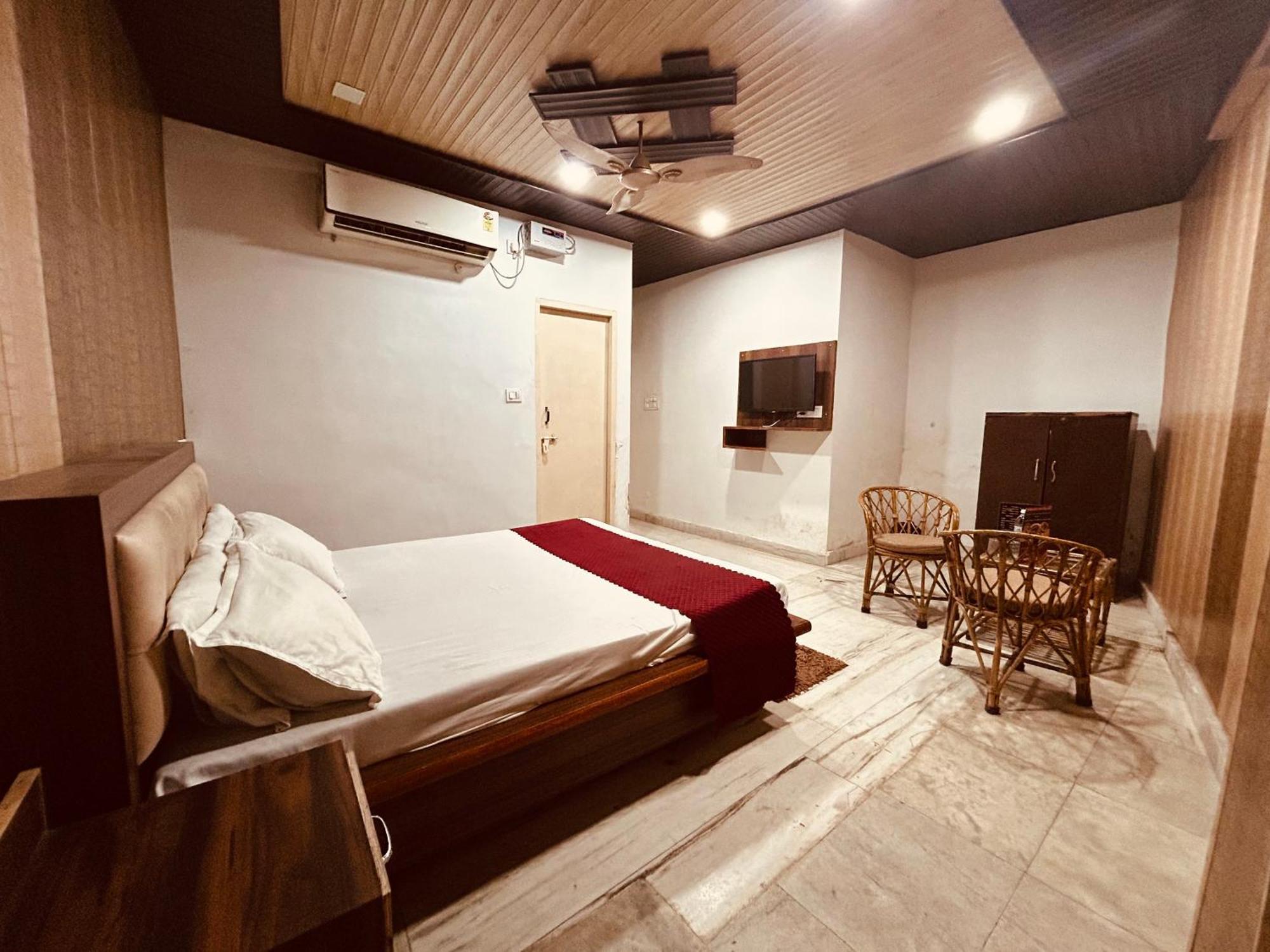 The For You Hotel & Restaurant Rishīkesh 外观 照片