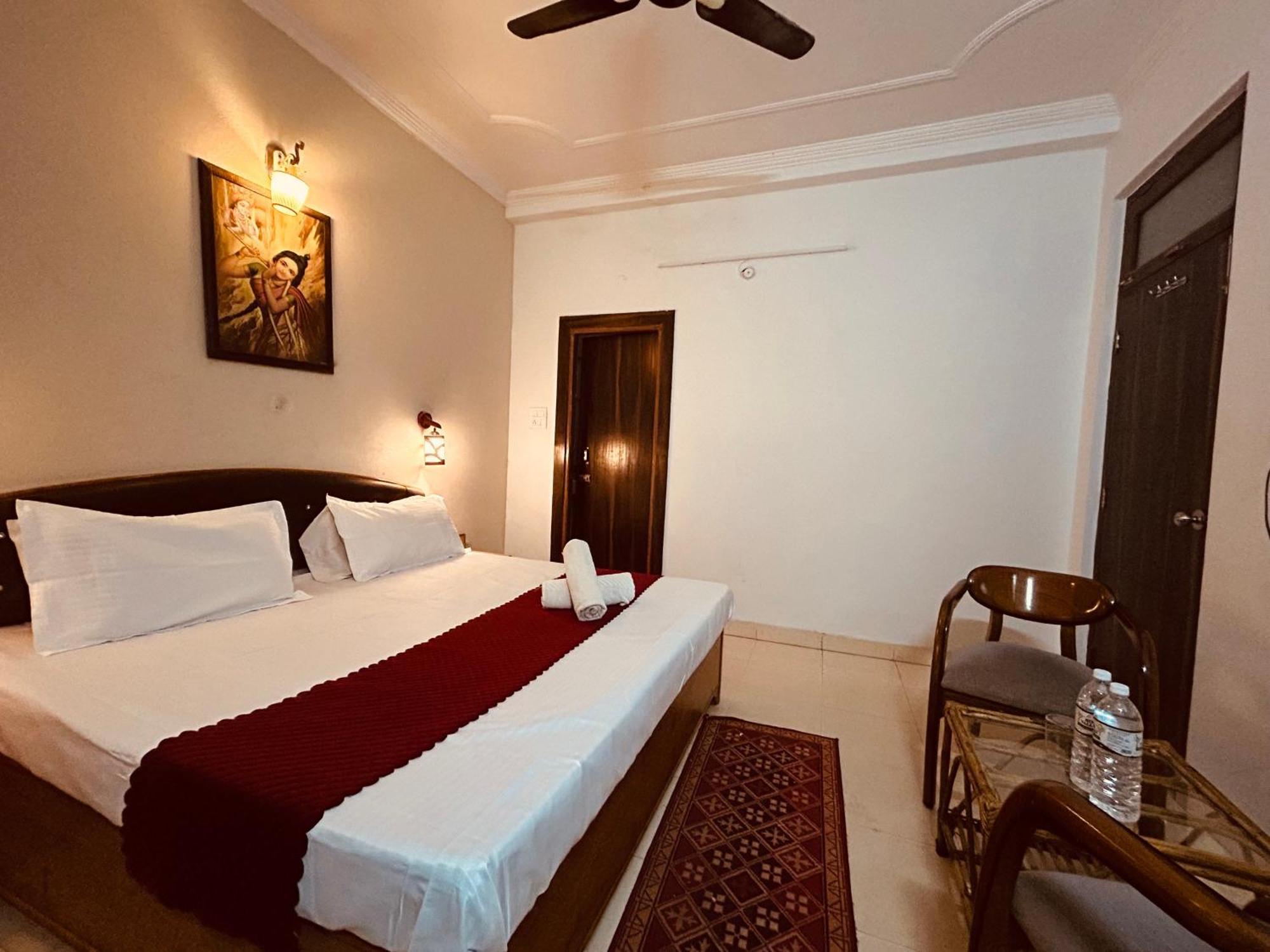 The For You Hotel & Restaurant Rishīkesh 外观 照片